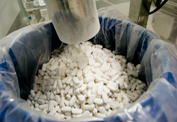 Até o fim deste ano, Farmanguinhos deverá produzir mais de 150 mil unidades farmacêuticas de antirretrovirais (Foto: Edson Silva)