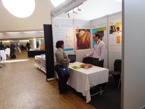 Durante o Congresso Europeu de Saúde e Medicinal Tropical, realizado na Suíça em 2015, Daniel Lacerda explicou aos visitantes alguns detalhes sobre a iniciativa (Acervo pessoal)