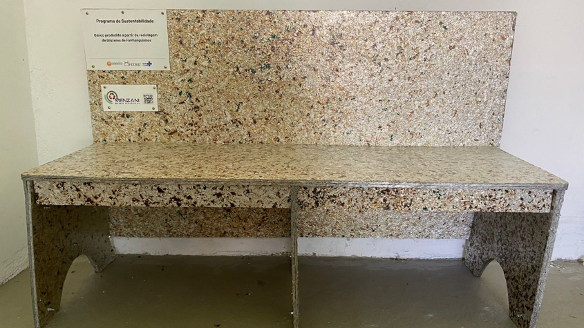 Projeto transforma blísteres de Farmanguinhos/Fiocruz em móveis planejados