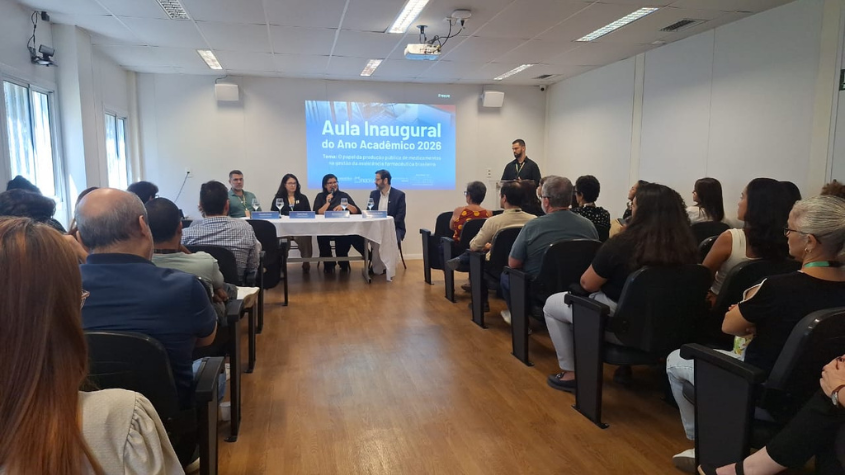 Diretor do Ministério da Saúde celebra aula inaugural de Farmanguinhos 